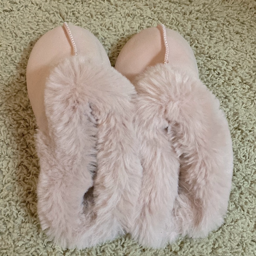 LC Lauren Conrad Faux Fur Clog Slippers